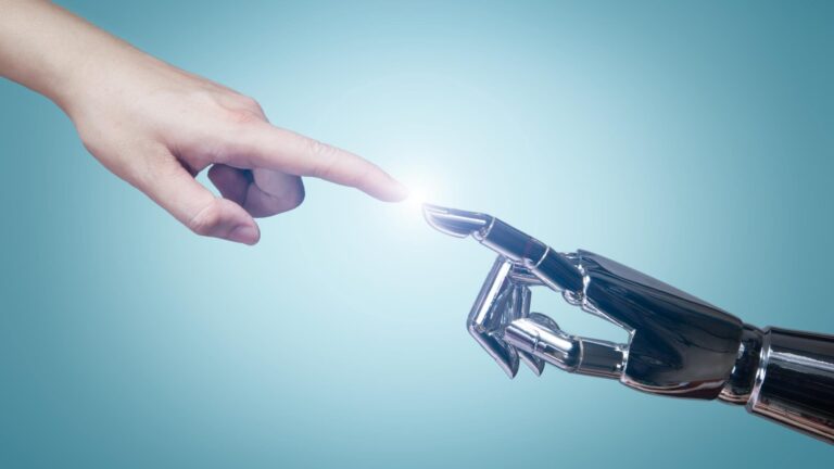 Entrevista Ràdio Cornellà: “Intel·ligència Artificial” (IA) o “Amic Incondicional” (AI)”. Pot un algoritme comprendre el nostre malestar?