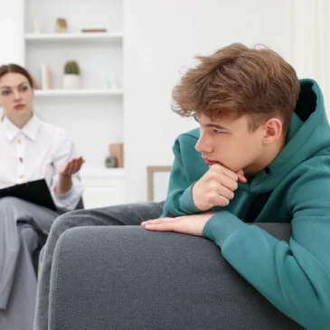 Guía completa de psicoterapia en adolescentes: Estrategias eficaces para acompañar sus cambios y emociones complejas